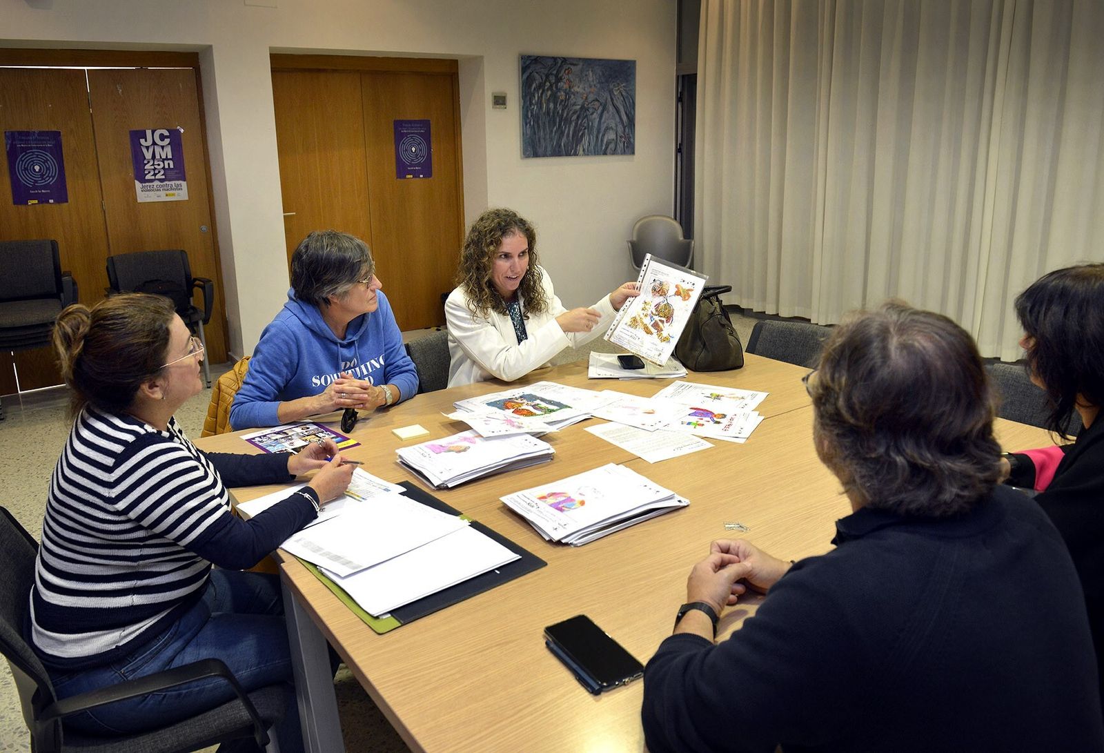 Reunión del III Certamen de Dibujo Tributo a las Nuestras Kids en Jerez.