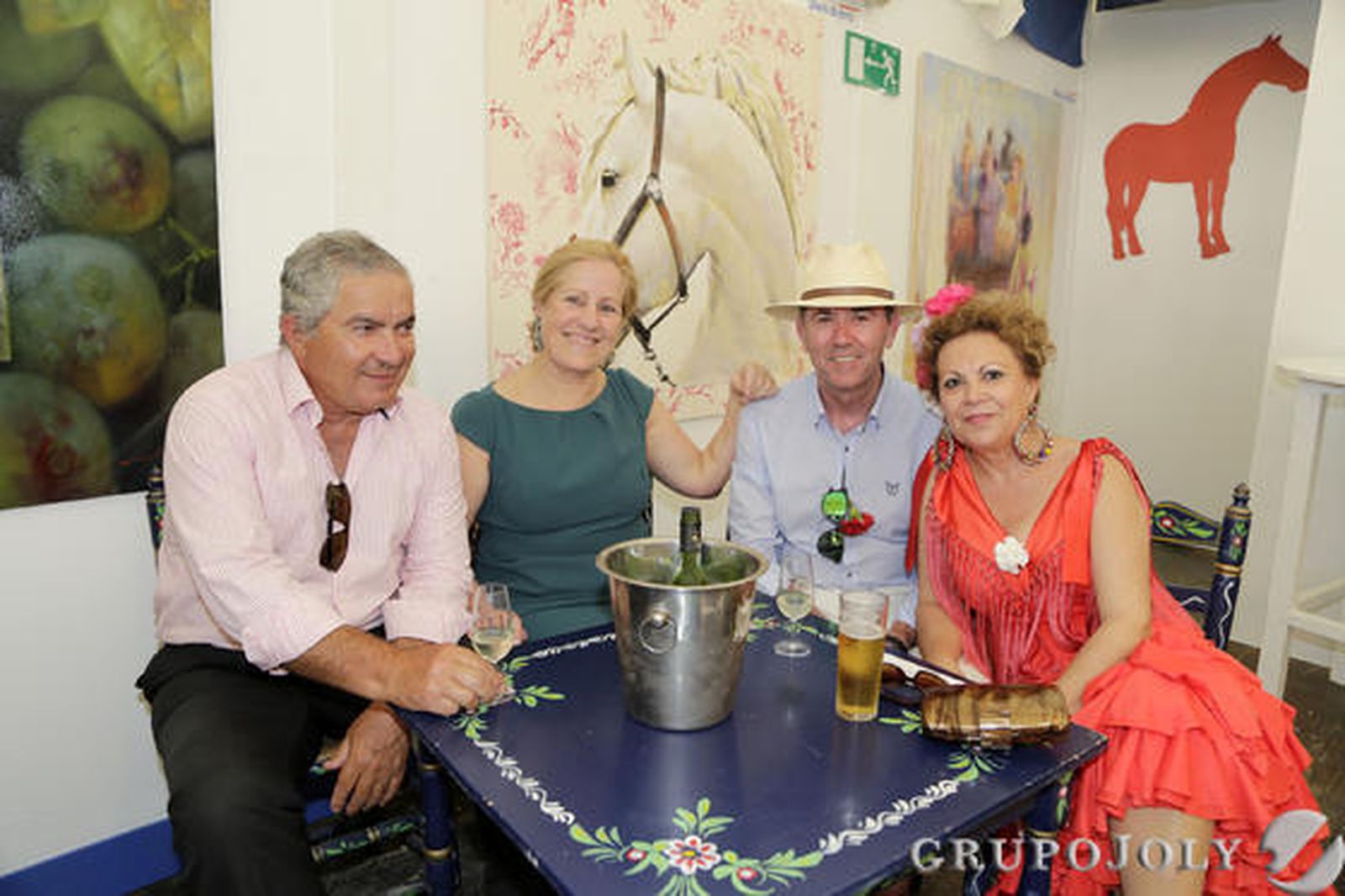 El matador de toros portuense José Luis Galloso, Ana Serrano, Antonio Ortega y Victoria Caro.

Foto: Manuel Aranda