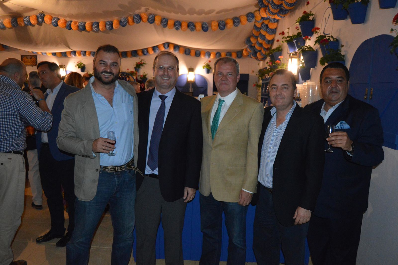 Los hermanos Luis y Pepe Palomino Martínez del Cerro,  con Angel González Calbo, en la Caseta Chipirón.