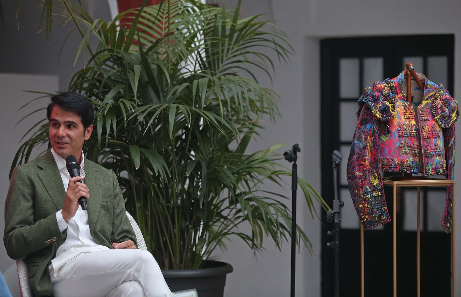 “Ser taurino es progre: veinte años de la alternativa de Vega”, en imágenes