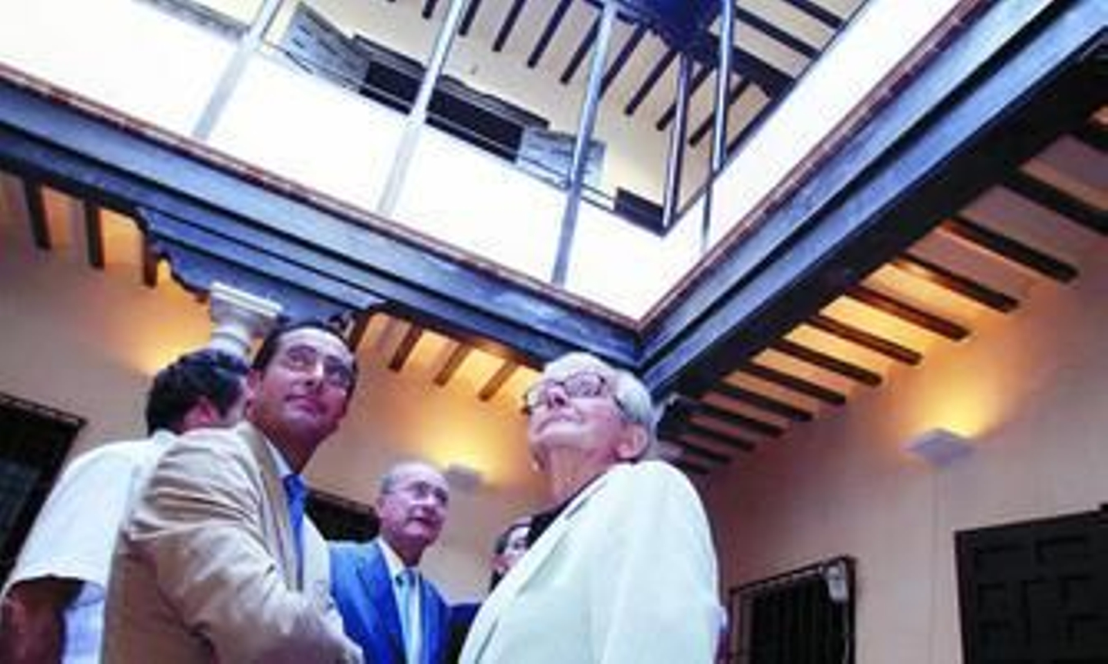 Félix Revello de Toro, junto a Miguel Briones, ayer, en el patio de la casa taller de Pedro de Mena, futura sede de su museo. Félix Revello de Toro, junto a Miguel Briones, ayer, en el patio de la casa taller de Pedro de Mena, futura sede de su museo.