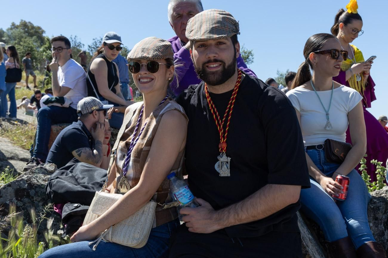 Miles de romeros acuden al encuentro de la Virgen de la Cabeza en su romería