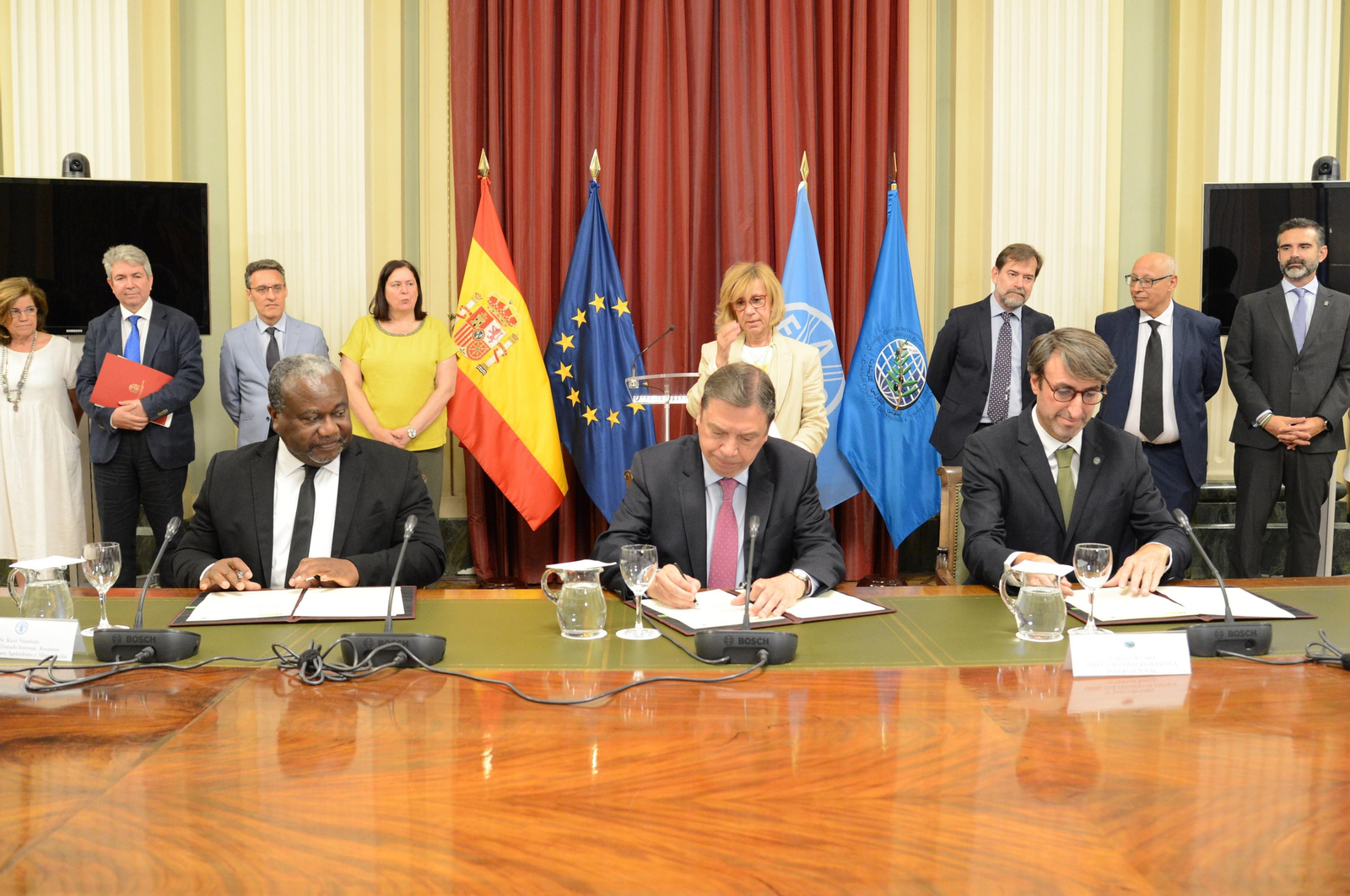 Firma del acuerdo en Madrid.