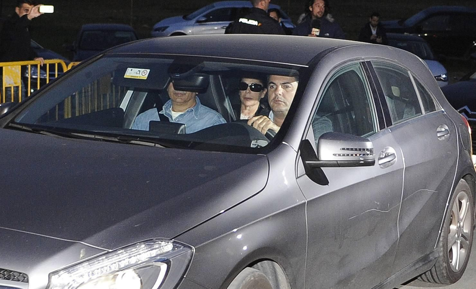 Isabel Pantoja, a bordo de un coche.