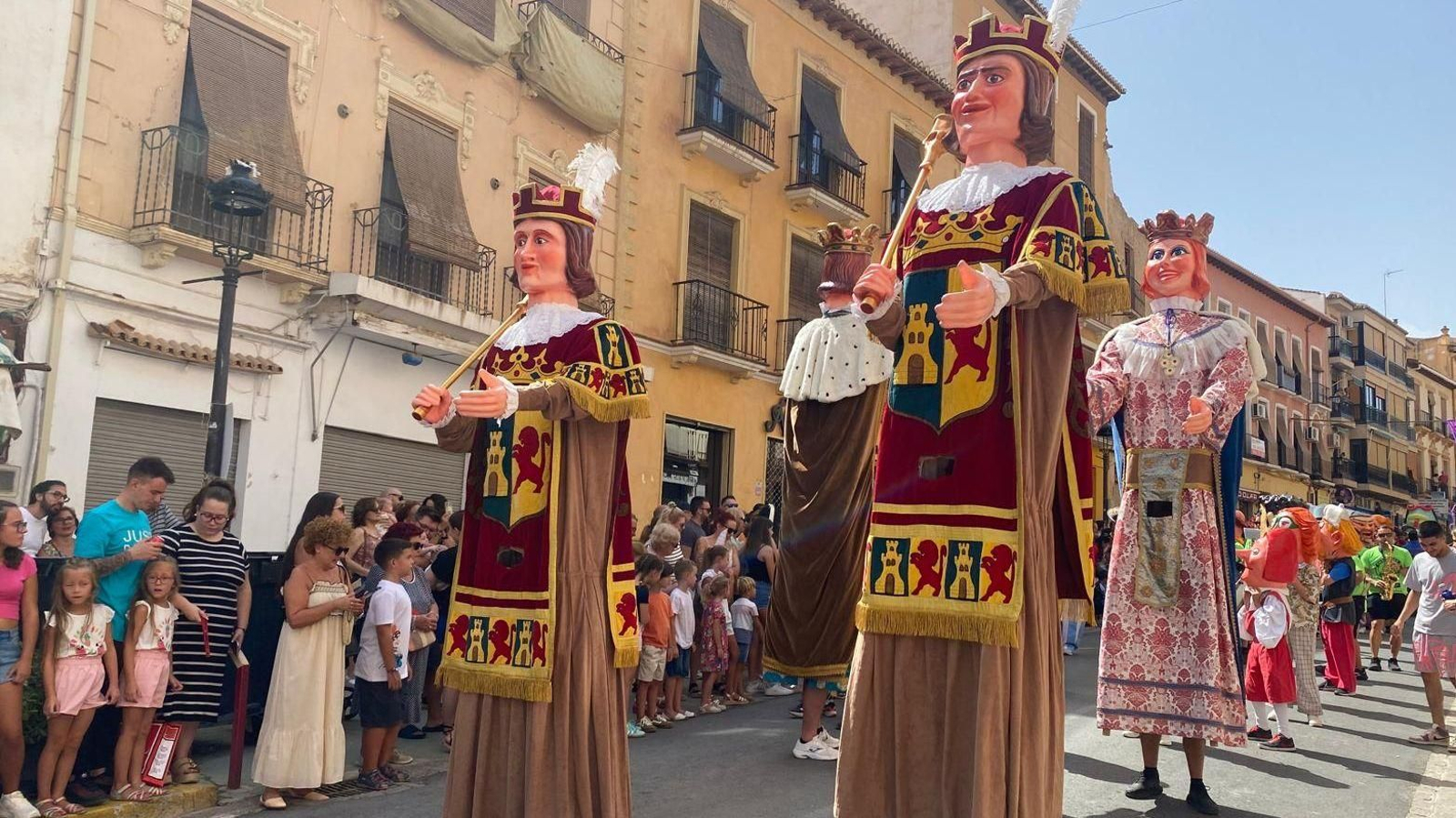 El evento, un año más, ha entretenido al numeroso público presente, especialmente infantil.