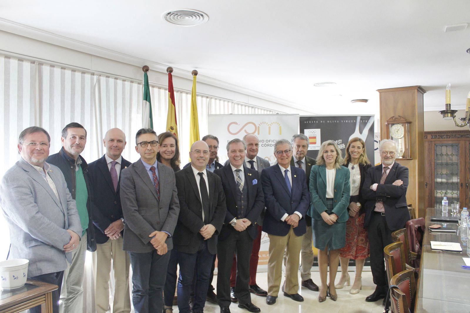 Asistentes a la organización de las jornadas de aceite y deporte.