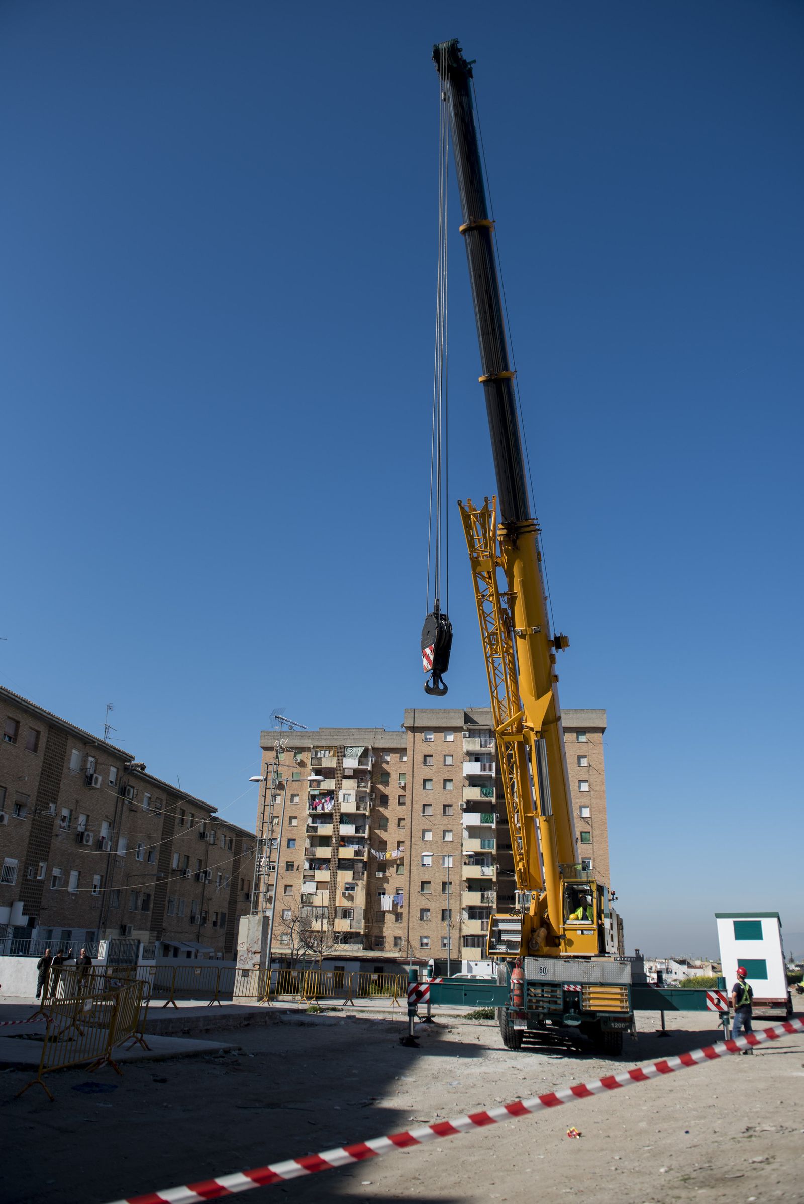 Las imágenes de la instalación del nuevo transformador de la zona Norte de Granada