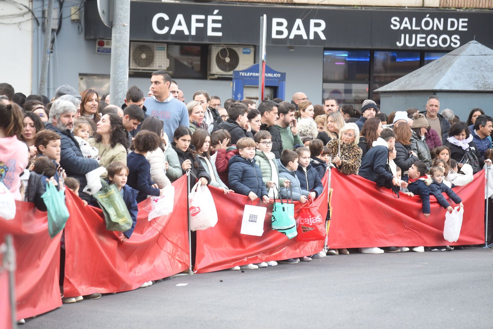 La ilusión se extiende por Córdoba en una mágica cabalgata de Reyes