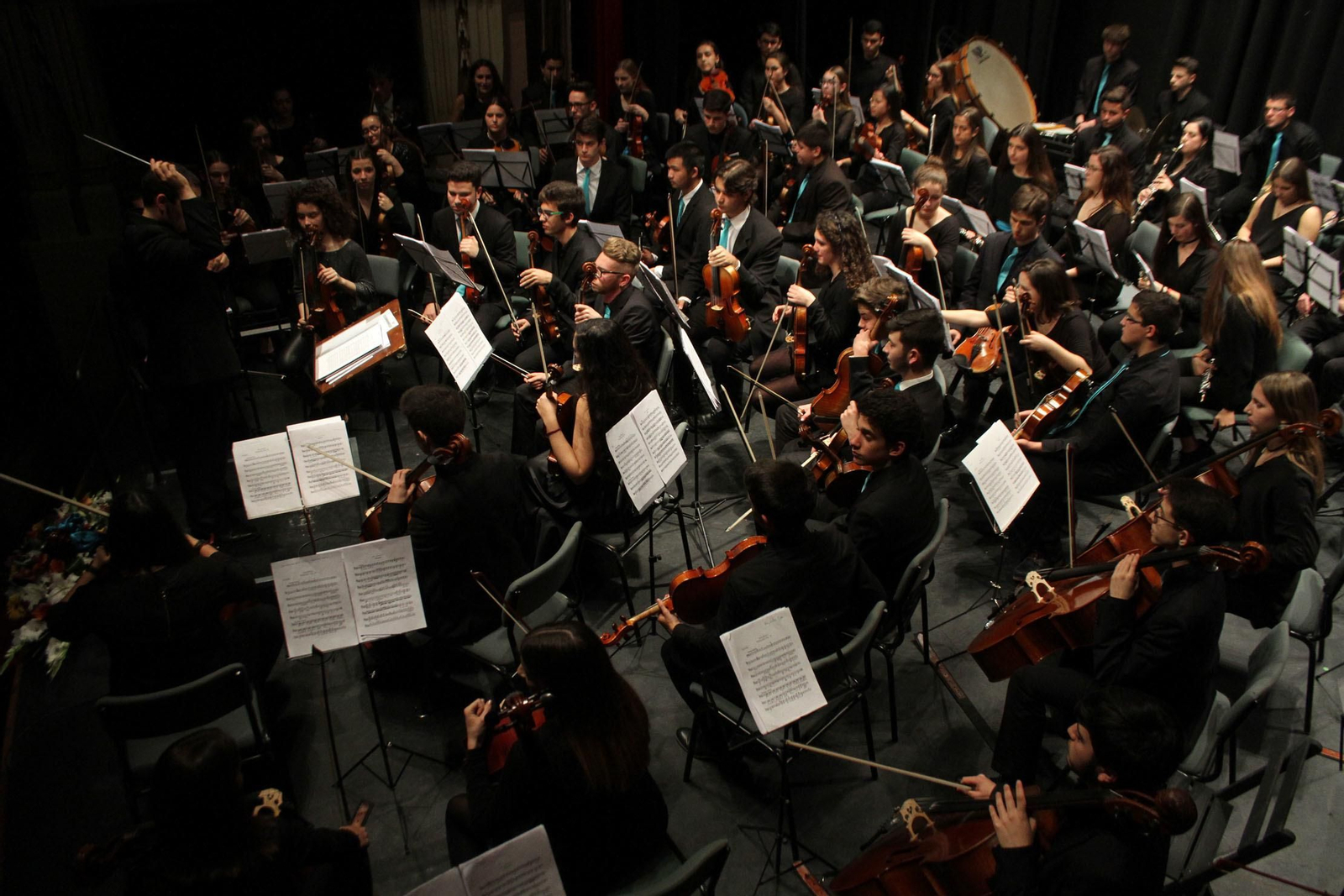 La Asociación de Industrias Químicas, Básicas y Energéticas de Huelva (Aiqbe) organiza un concierto que corre a cargo de la Orquesta Sinfónica del Conservatorio Profesional de Música de Huelva 'Javier Perianes'