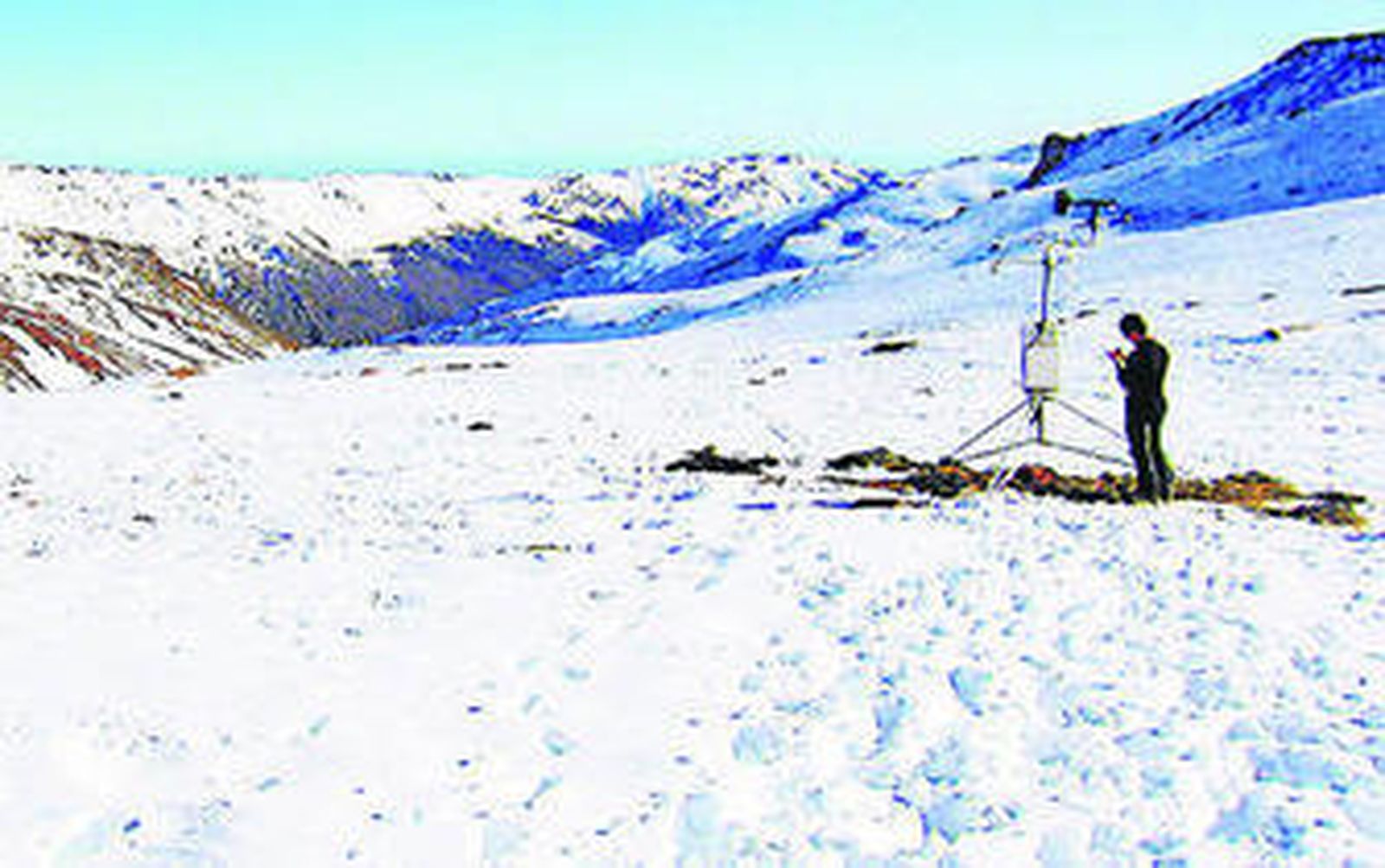 Un investigador, en uno de los más altos picos de Sierra Nevada.