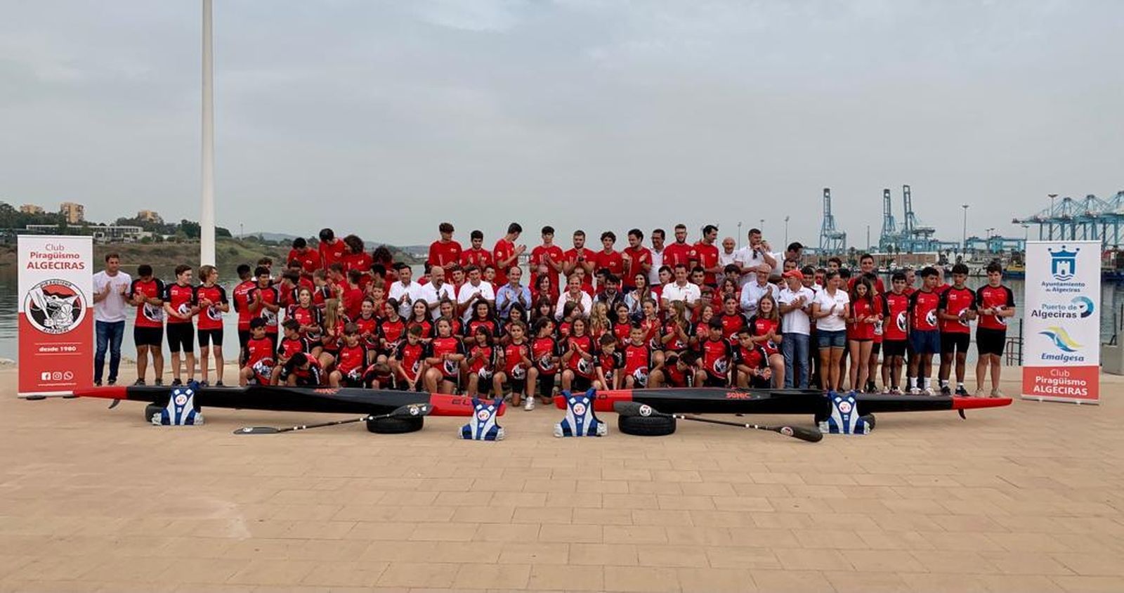 Foto de familia del Club de Piragüismo Algeciras.