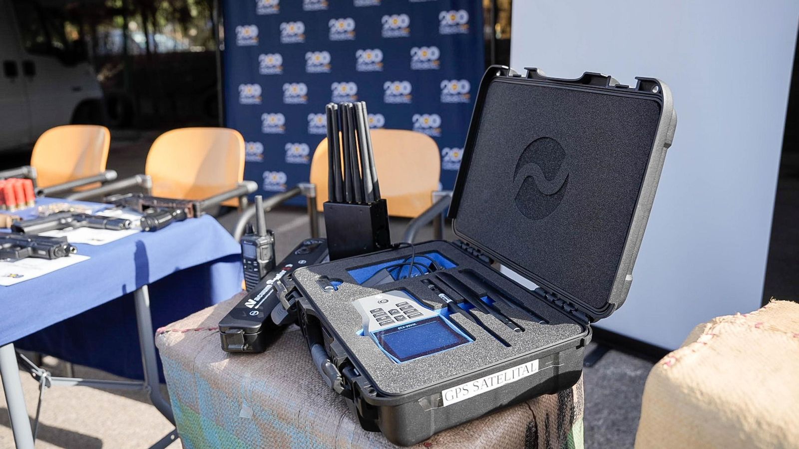 La organización contaba con localizadores GPS, inhibidores de frecuencia y detectores de micro/balizas