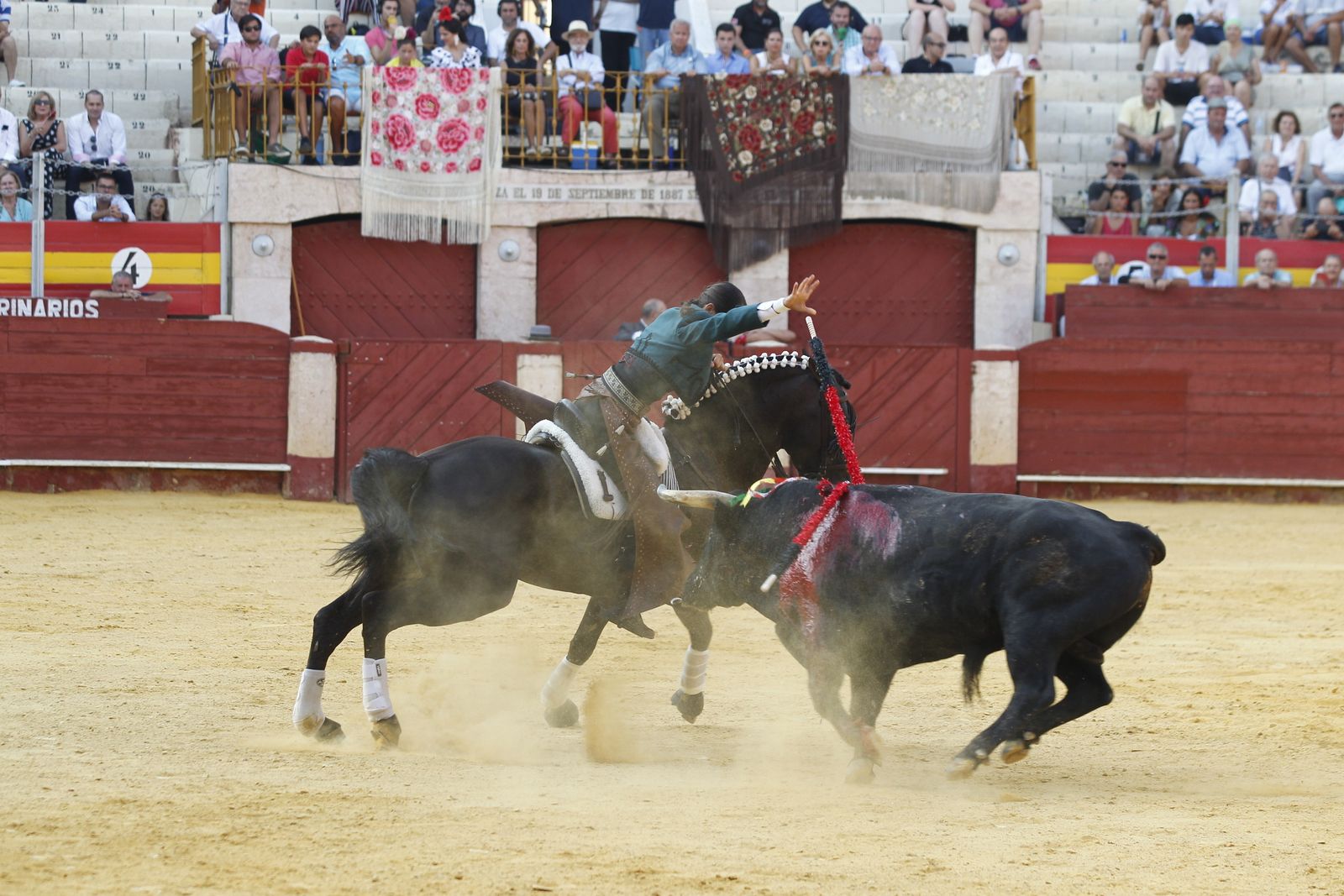 Fotogalería corrida de rejones. Feria de Almería 2019