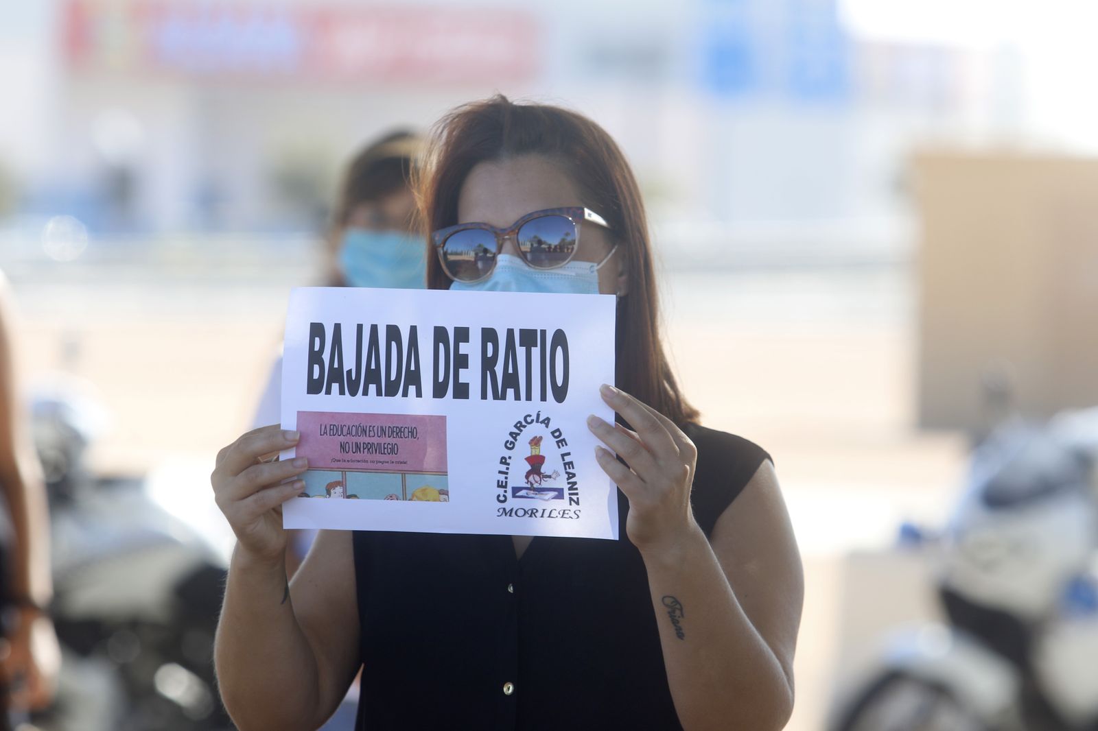 La caravana por una vuelta al cole segura en Córdoba, en fotos