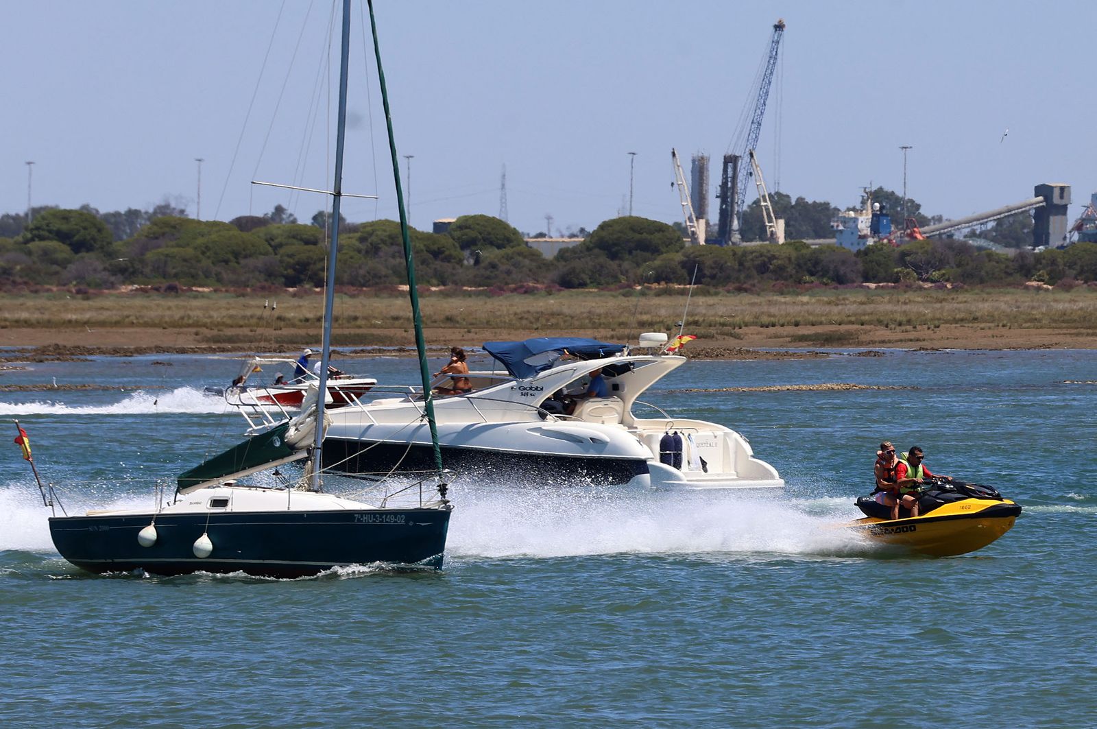 Imágenes veraniegas en Punta Umbría y en las playas de El Portil y La Bota