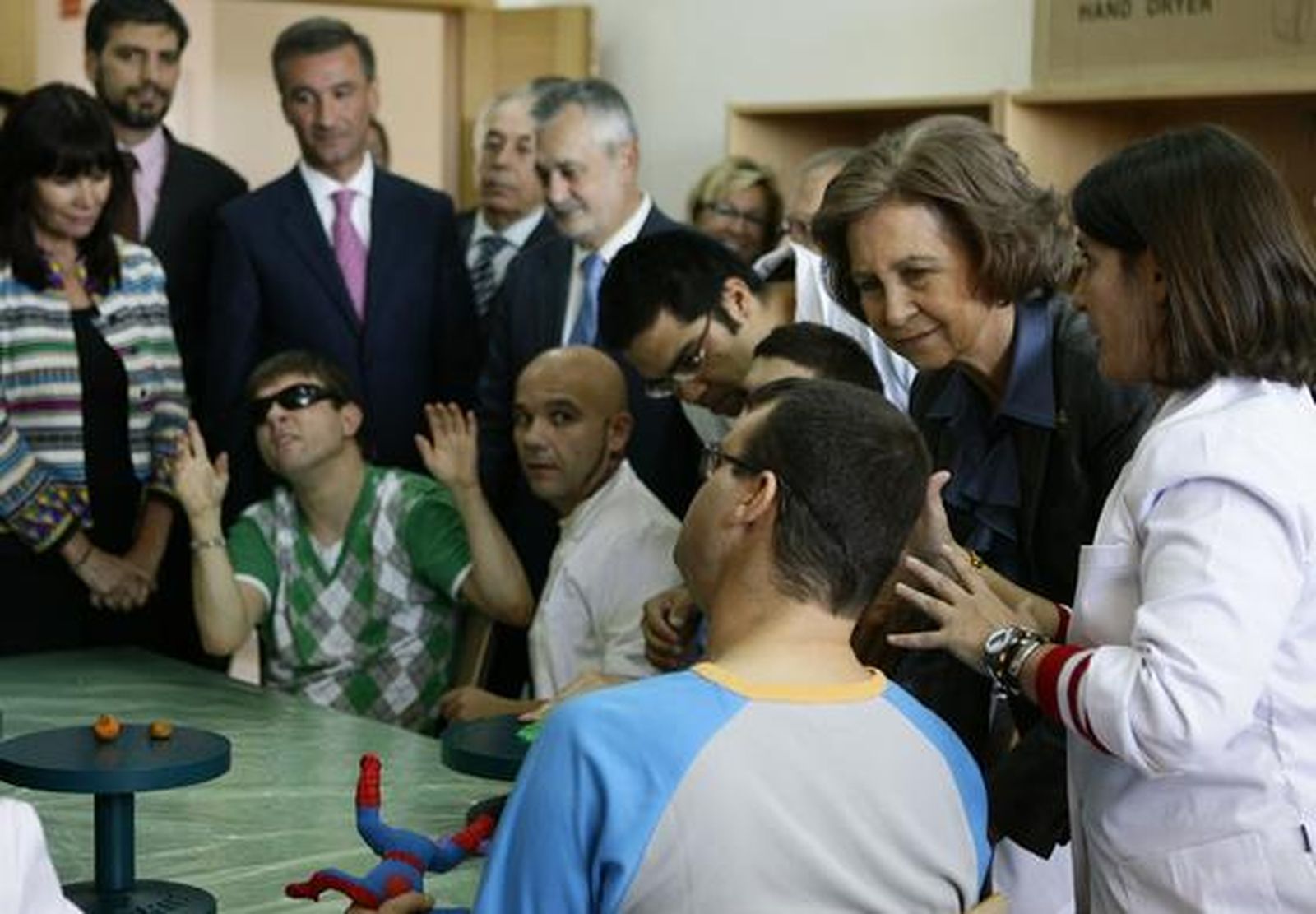 La Reina Doña Sofía inaugura el primer centro de atención a personas sordociegas.

Foto: Antonio Pizarro