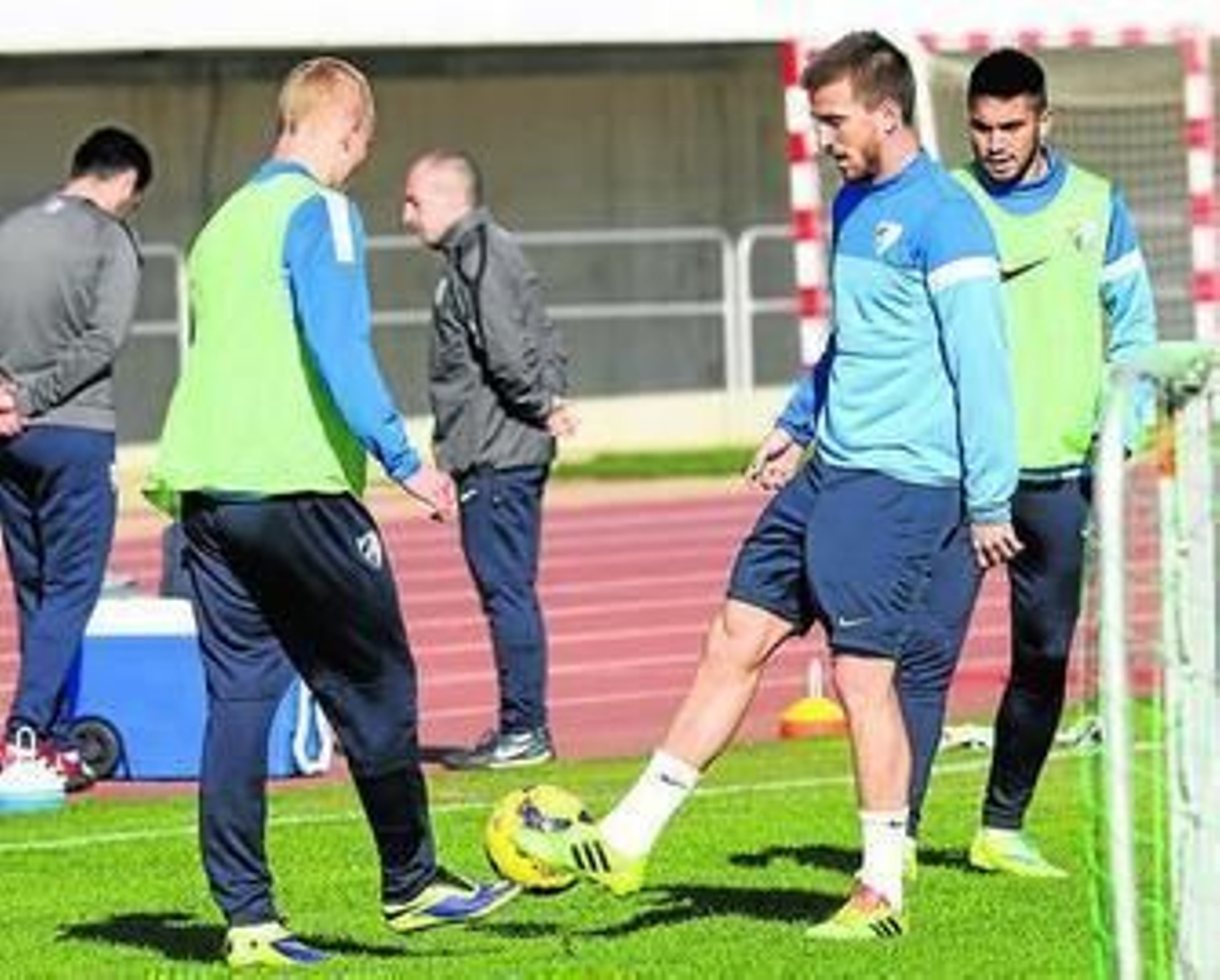 Pawlowski, Camacho y Morales, ayer, en el estadio de atletismo.