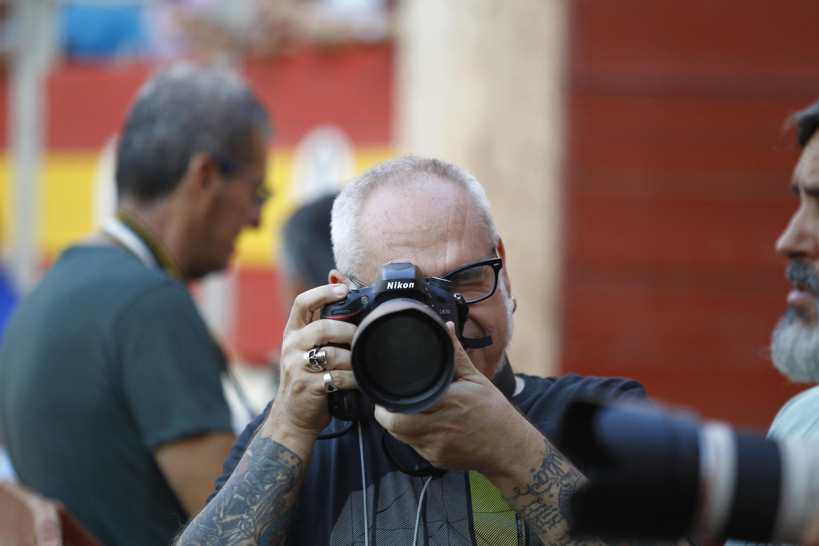 Las imágenes del ambiente del tendido en la novillada de la Feria Taurina de Almería