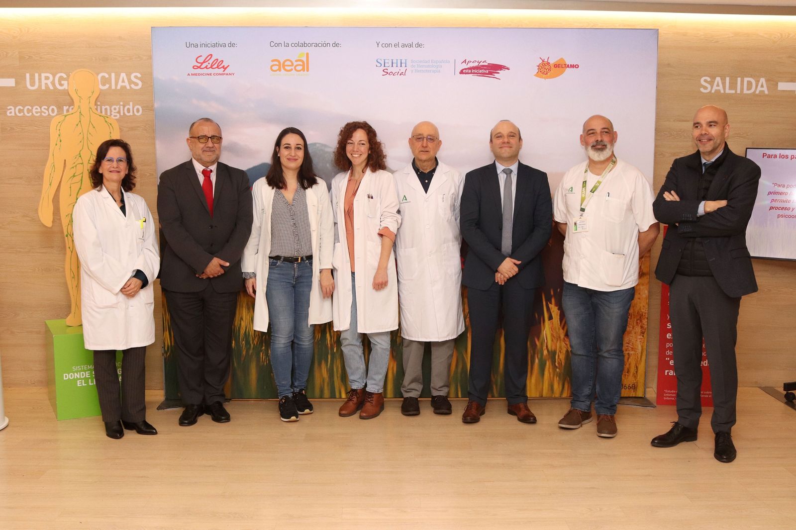 El Virgen Macarena instala un punto informativo interactivo sobre linfomas.