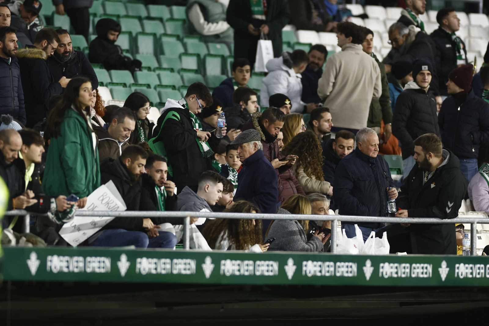 Búscate en las fotos del Betis-Osasuna