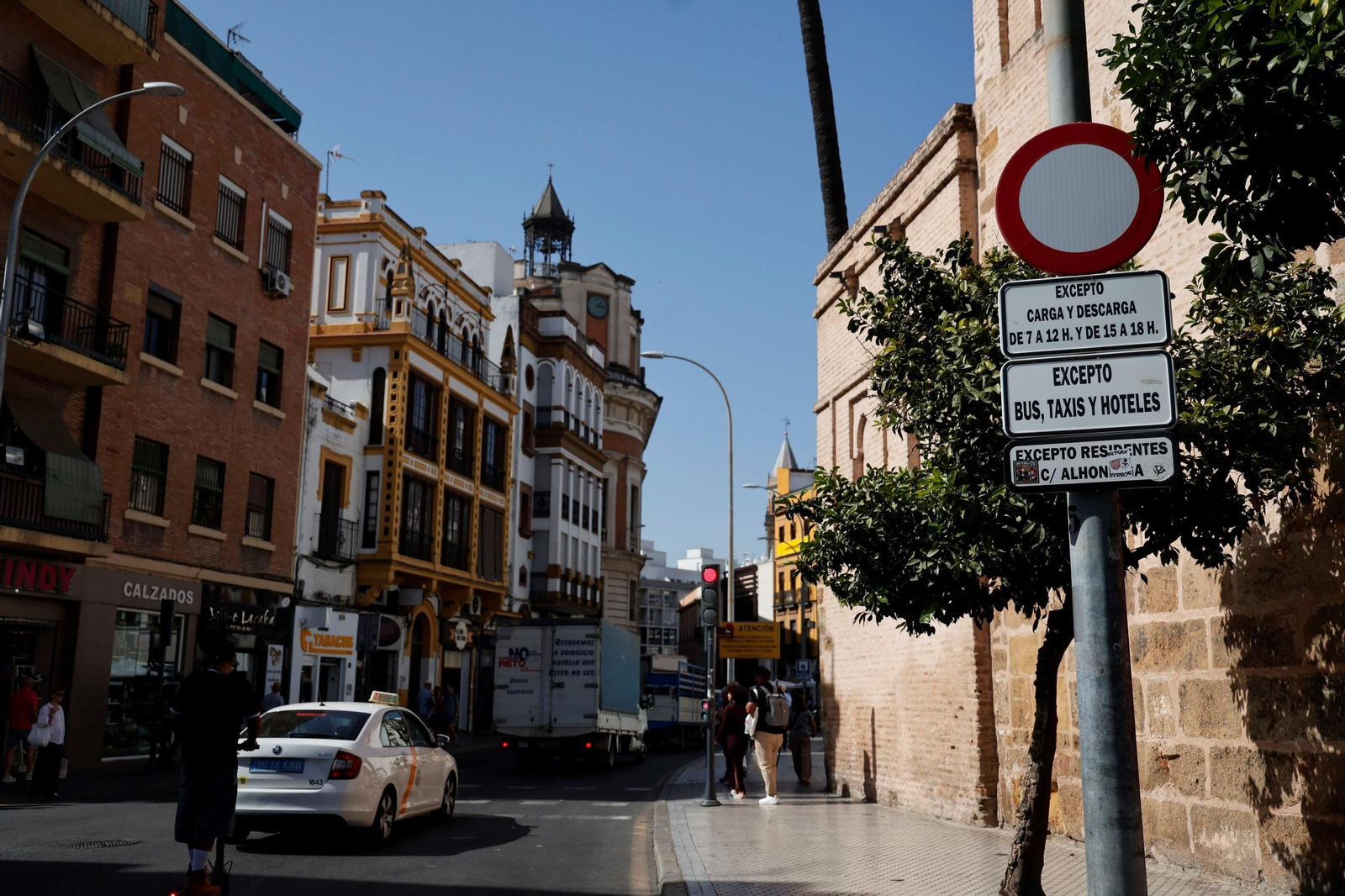 La única limitación al tráfico privado está en Almirante Apodaca, pero en la práctica no se cumple.