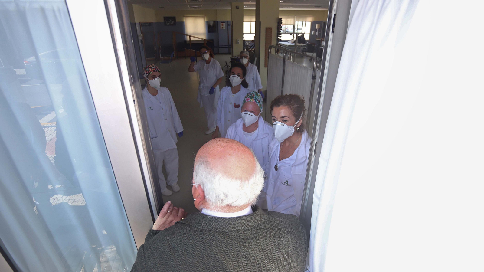 Visita de Jesús Aguirre al hospital Punta Europa en Algeciras