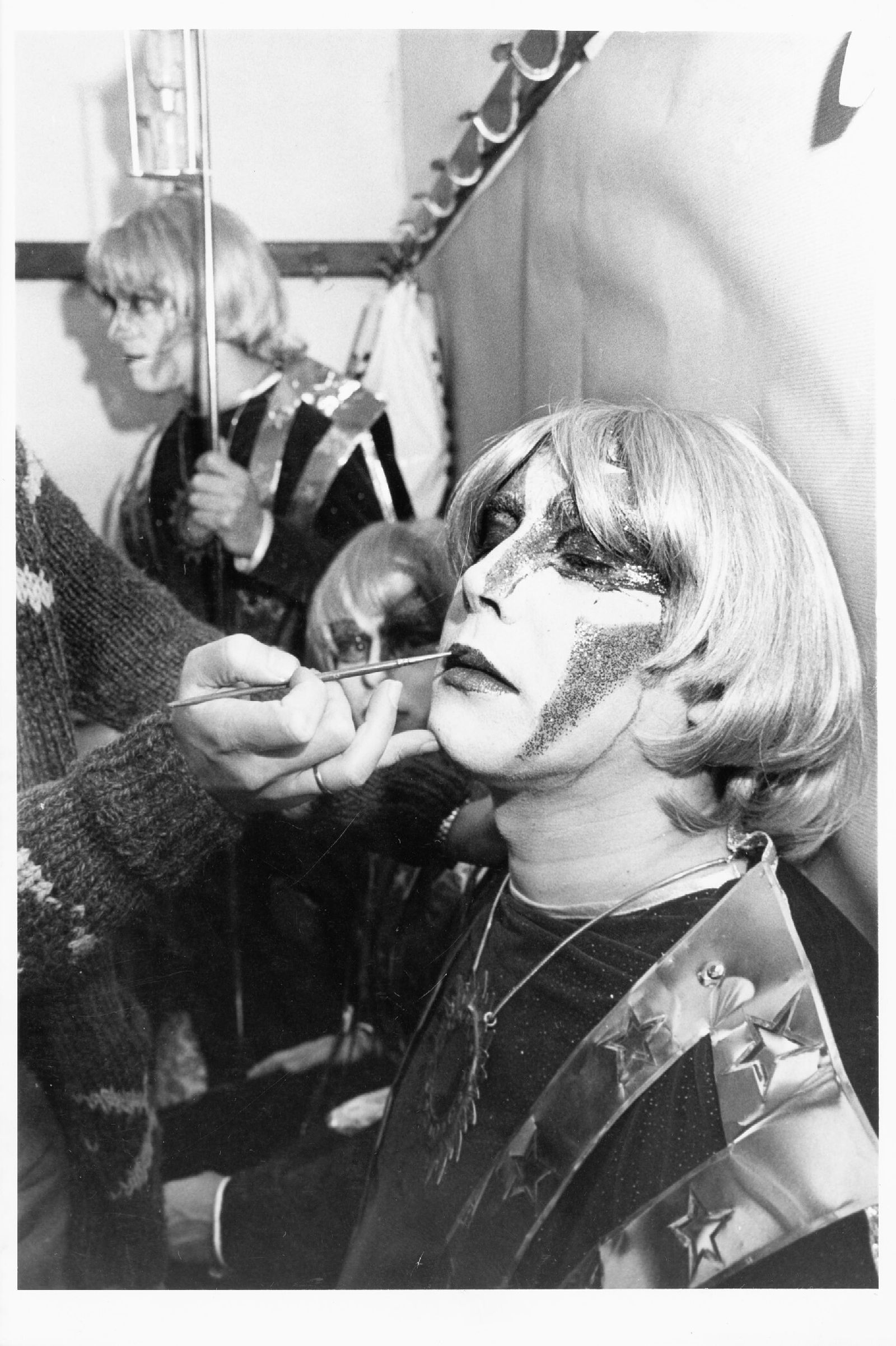 Maquillaje de un componente de 'Viajeros del tiempo', comparsa de 1985.