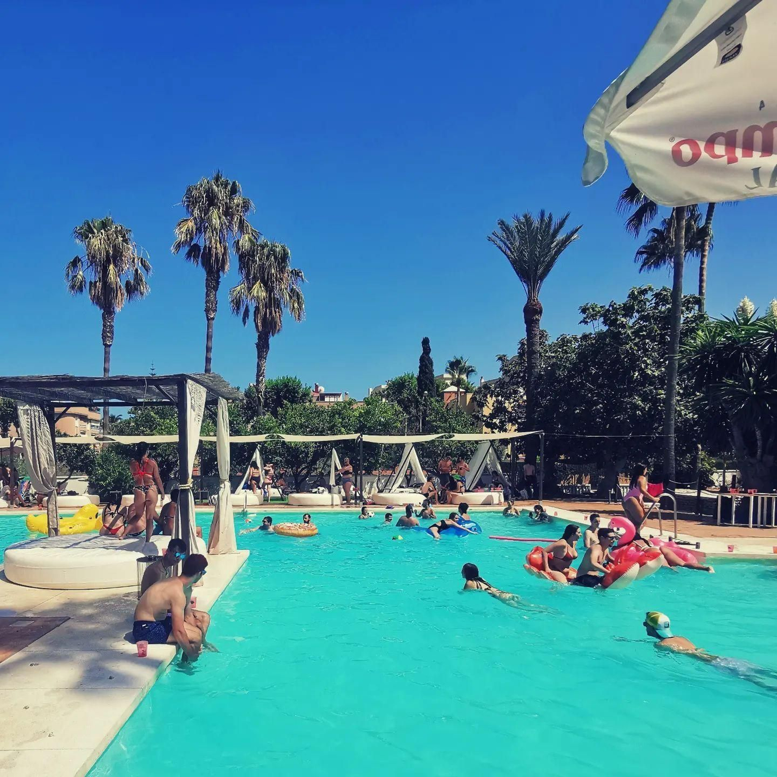 La piscina de Soho Pool Bar-Restaurante La piscina de Soho Pool Bar-Restaurante