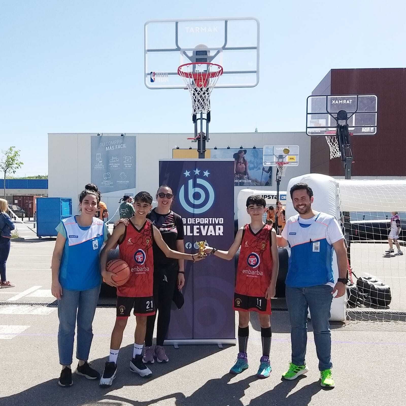 En imágenes: basket solidario de la mano del CD Bulevar en favor de ALES