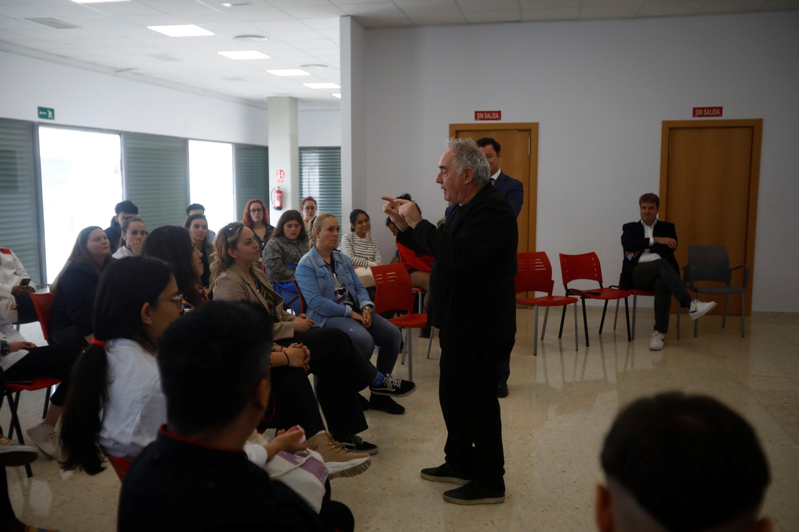 Las mejoras imágenes del chef Ferrán Adrián en la inauguración del proyecto La Foggara de Córdoba.