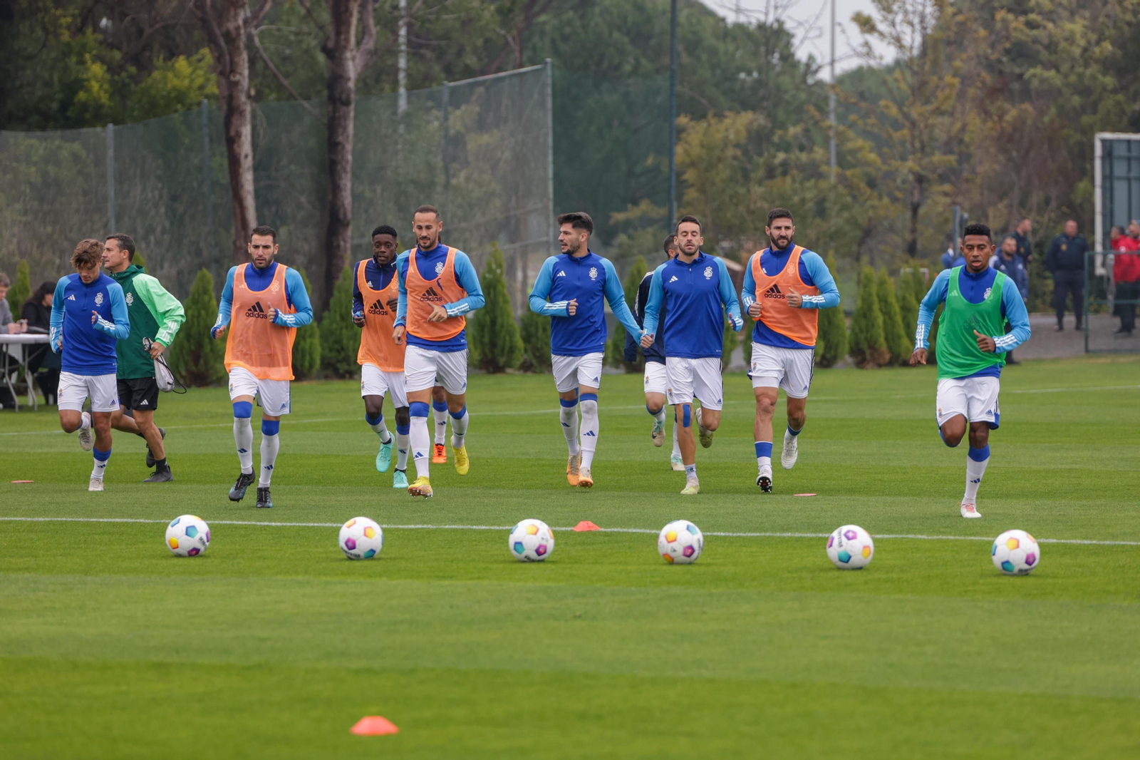 Calentamiento del Recre en la previa ante el Schalke 04.