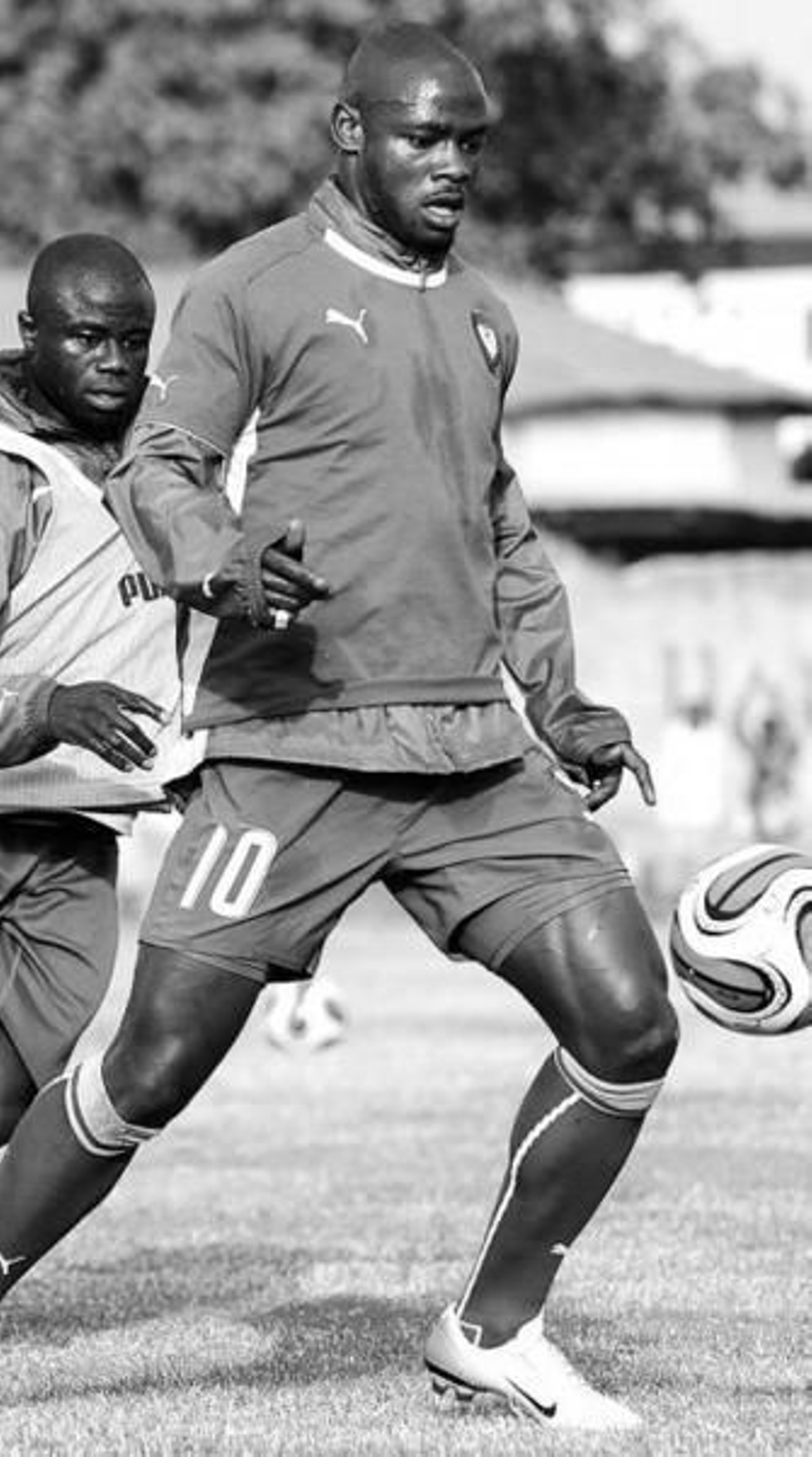 Emana, en un entrenamiento con Camerún.