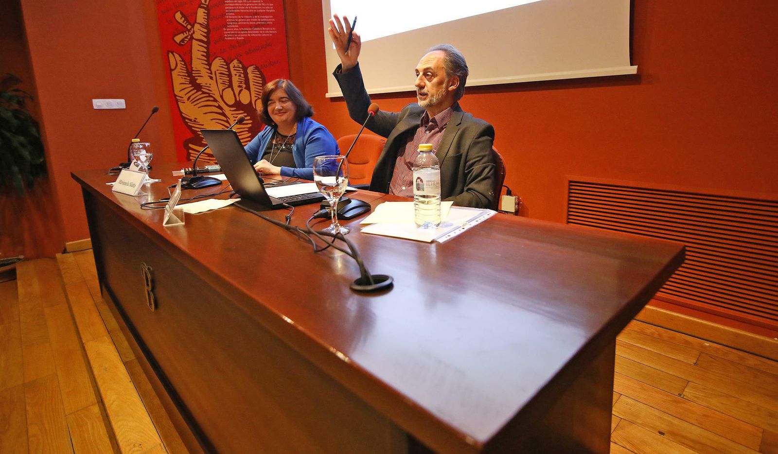Antonio Orejudo, este viernes, en su intervención, junto a Marianela Nieto.