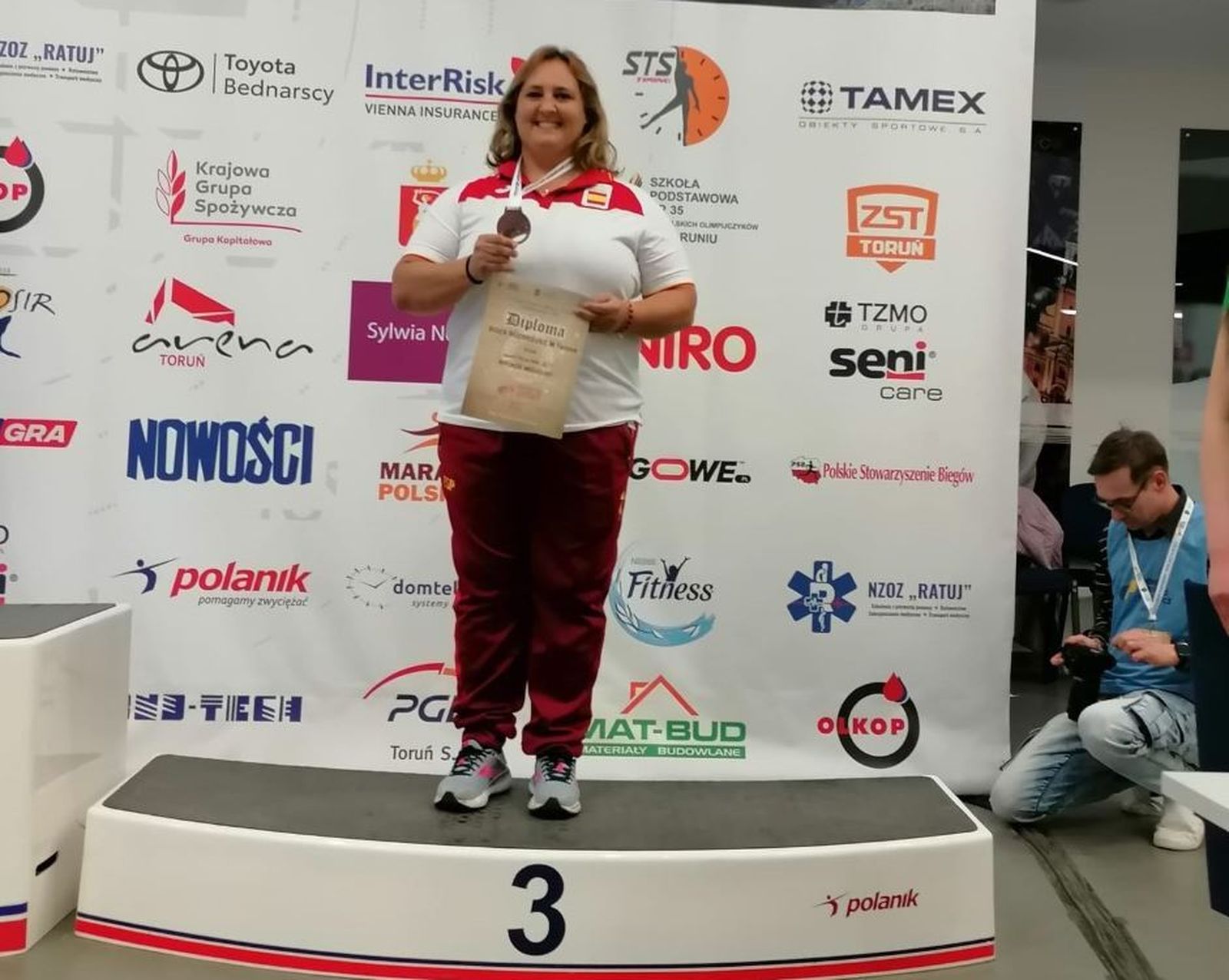 La algecireña María Teresa Boza, con su medalla.