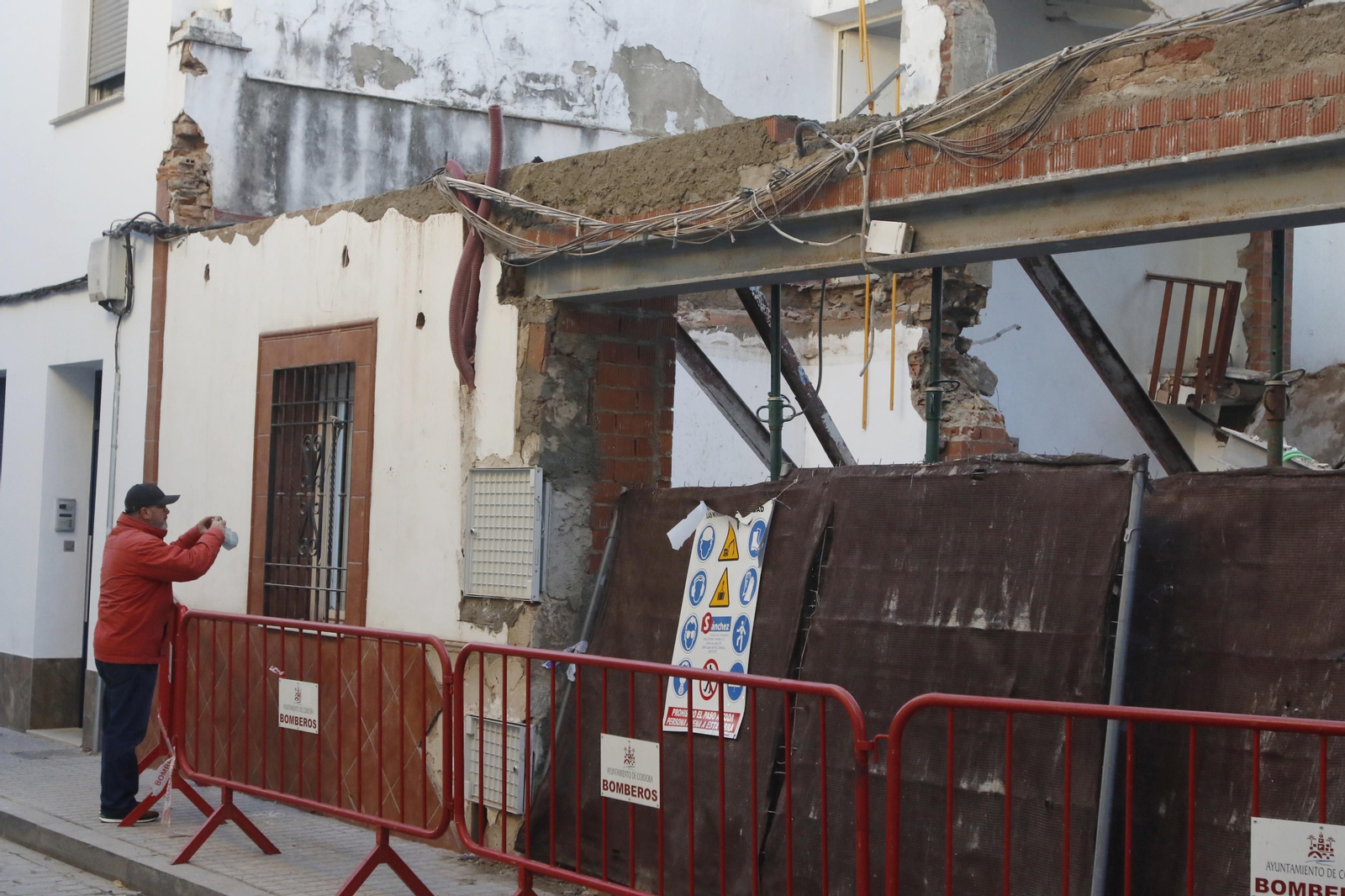 El derrumbe de la casa de la calle San Acisclo en Córdoba, en imágenes