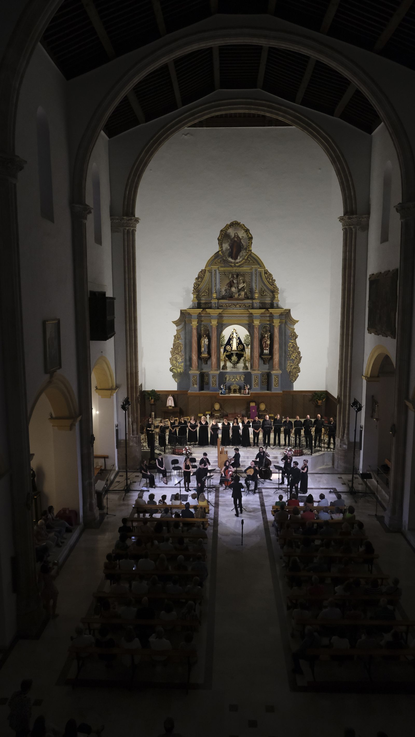 Imágenes de la actuación de Íliber Ensemble y el Coro Tomás Luis de Victoria en el XXI Festival de Música Renacentista y Barroca de Vélez Blanco