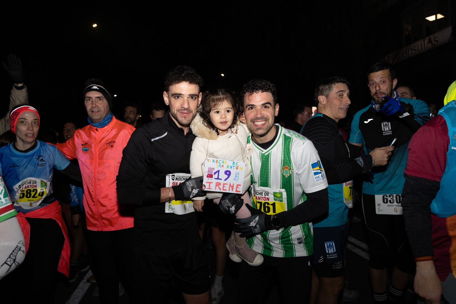 En imágenes: búscate en tu llegada a meta de la Carrera de San Antón 2026 (II)