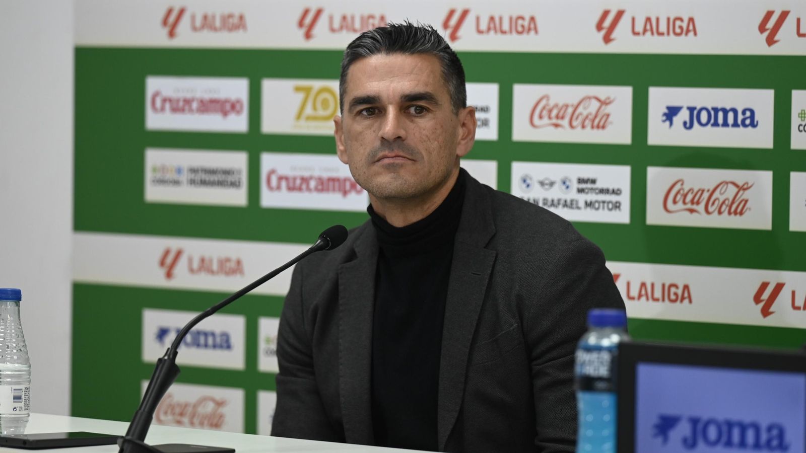Juanito, director deportivo del Córdoba CF, en la sala de prensa de El Arcángel. Juanito, director deportivo del Córdoba CF, en la sala de prensa de El Arcángel.