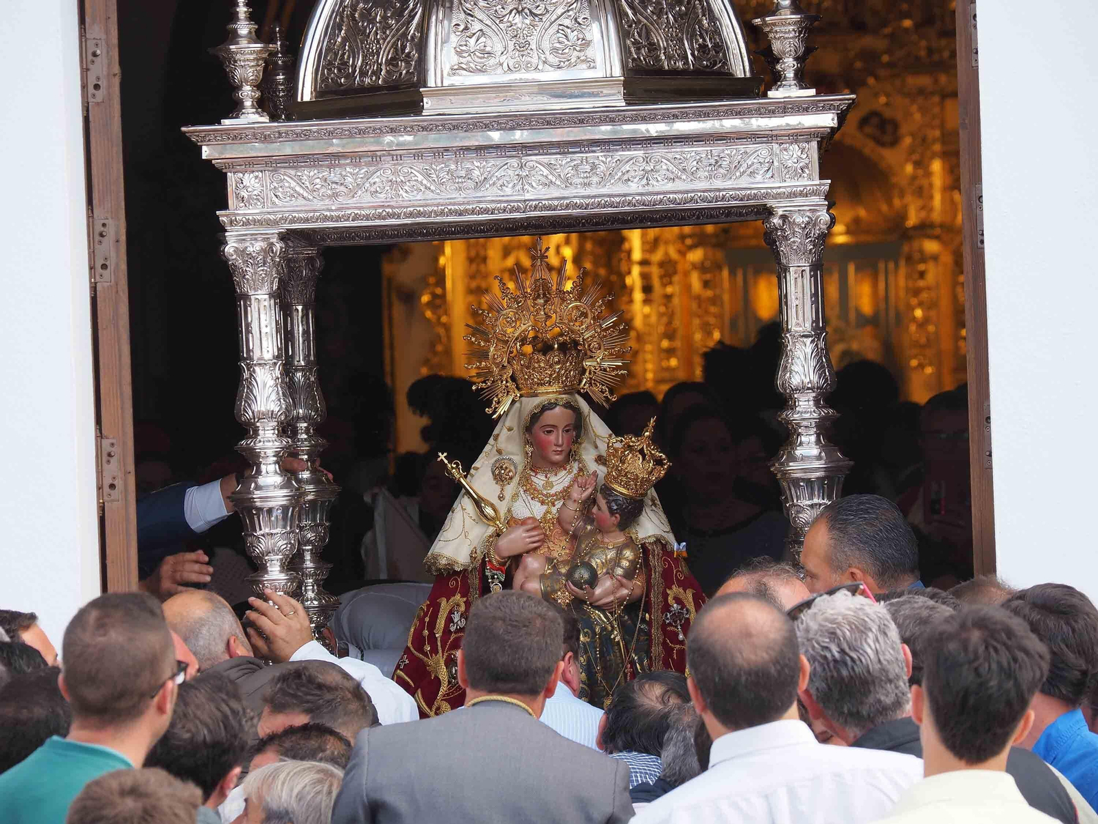 No te pierdas las espectaculares fotografías de la Romería de la Peña, en Puebla de Guzmán