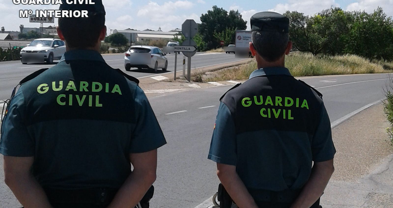 Patrulla de la Guardia Civil en Montilla.