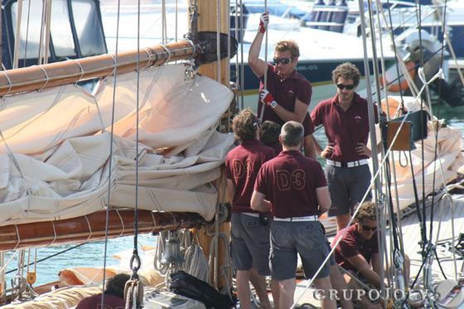 Competidores de la regata preparando su embarcación

Foto: J.D. Corzo