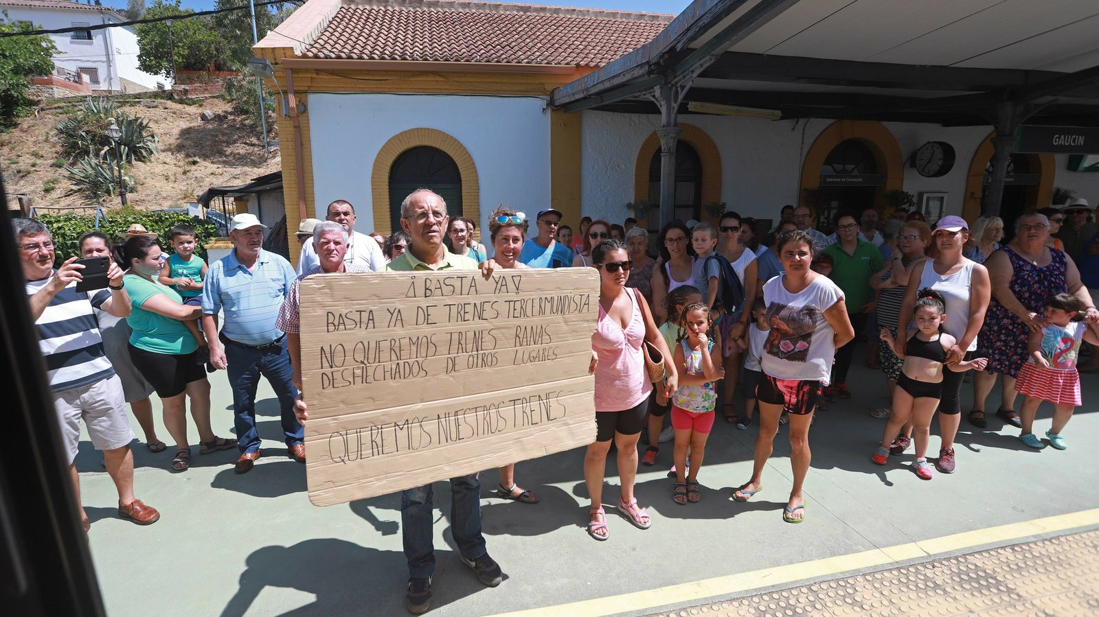 Las mejores fotos del viaje reivindicativo de los alcaldes a Ronda en tren