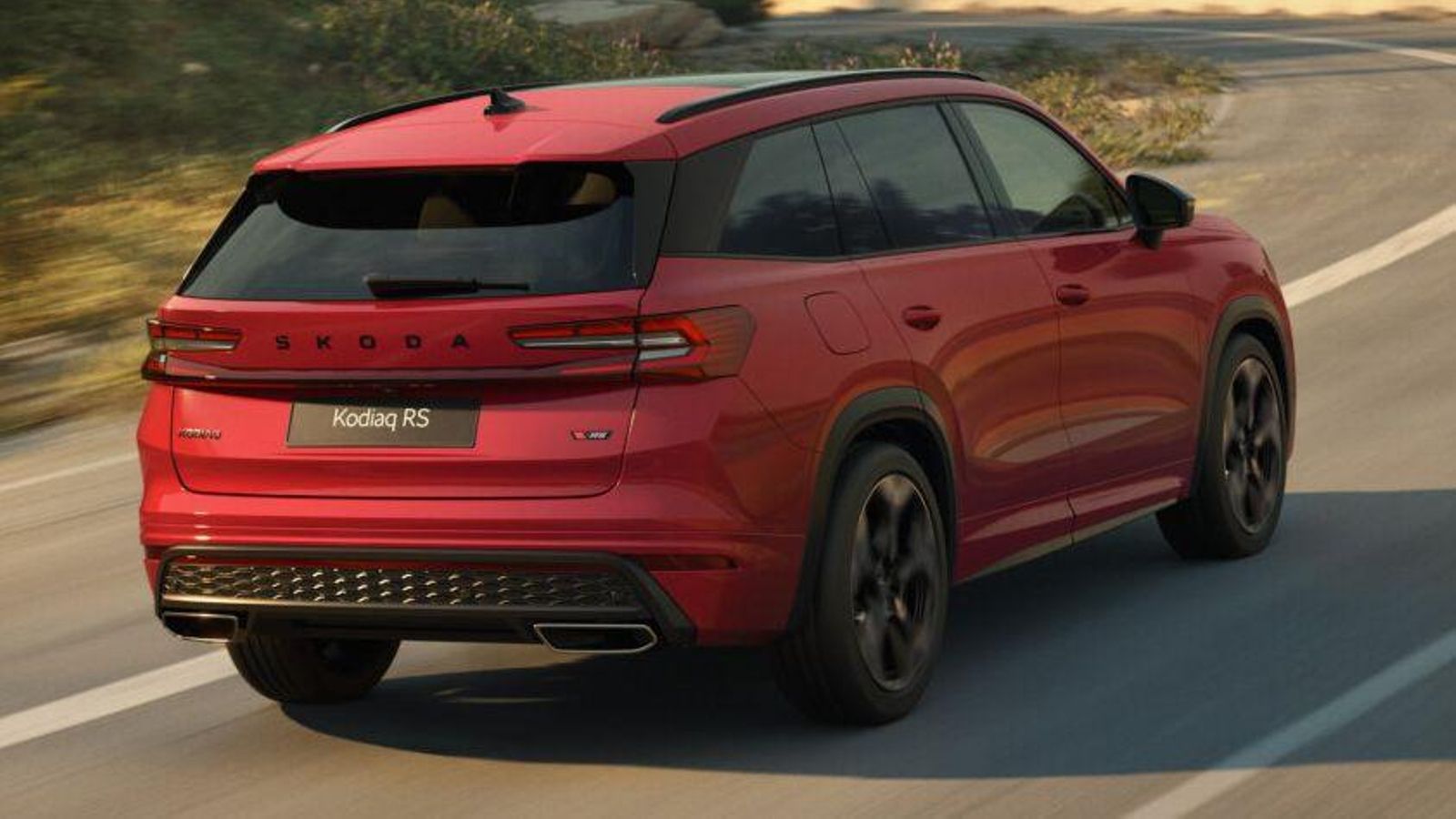 El Kodiaq RS esta disponible con ocho colores, uno sólido sin coste y siete metalizados, incluido el Bronx Gold Metallic. Todos estos últimos cuestan 665 euros; salvo el Rojo Velvet, que supone 1.115 euros. El Kodiaq RS esta disponible con ocho colores, uno sólido sin coste y siete metalizados, incluido el Bronx Gold Metallic. Todos estos últimos cuestan 665 euros; salvo el Rojo Velvet, que supone 1.115 euros.
