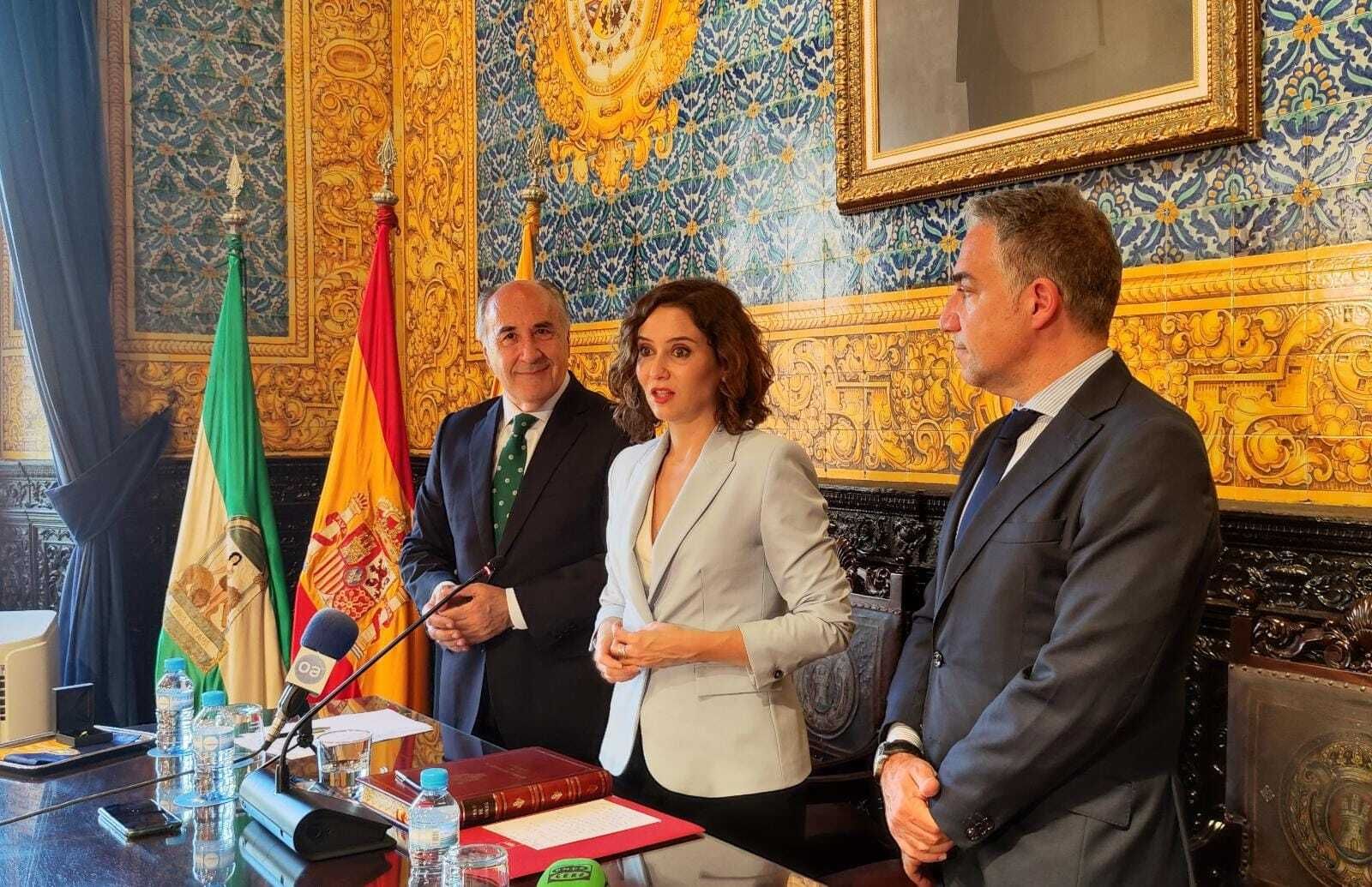 La presidenta de la Comunidad de Madrid en el Ayuntamiento de Algeciras
