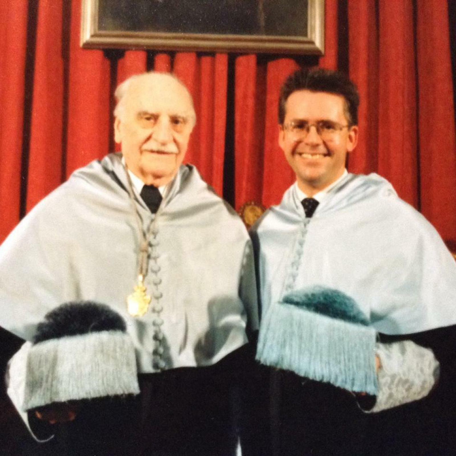 Francisco Ayala, junto al autor del artículo.