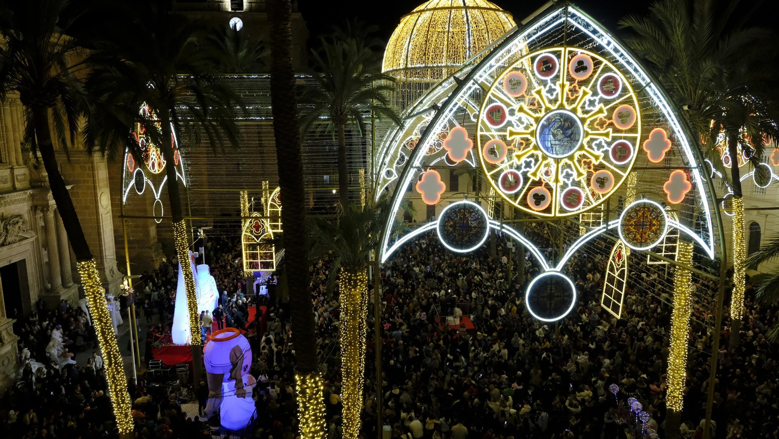 Las mejores imágenes del encendido navideño en Almería