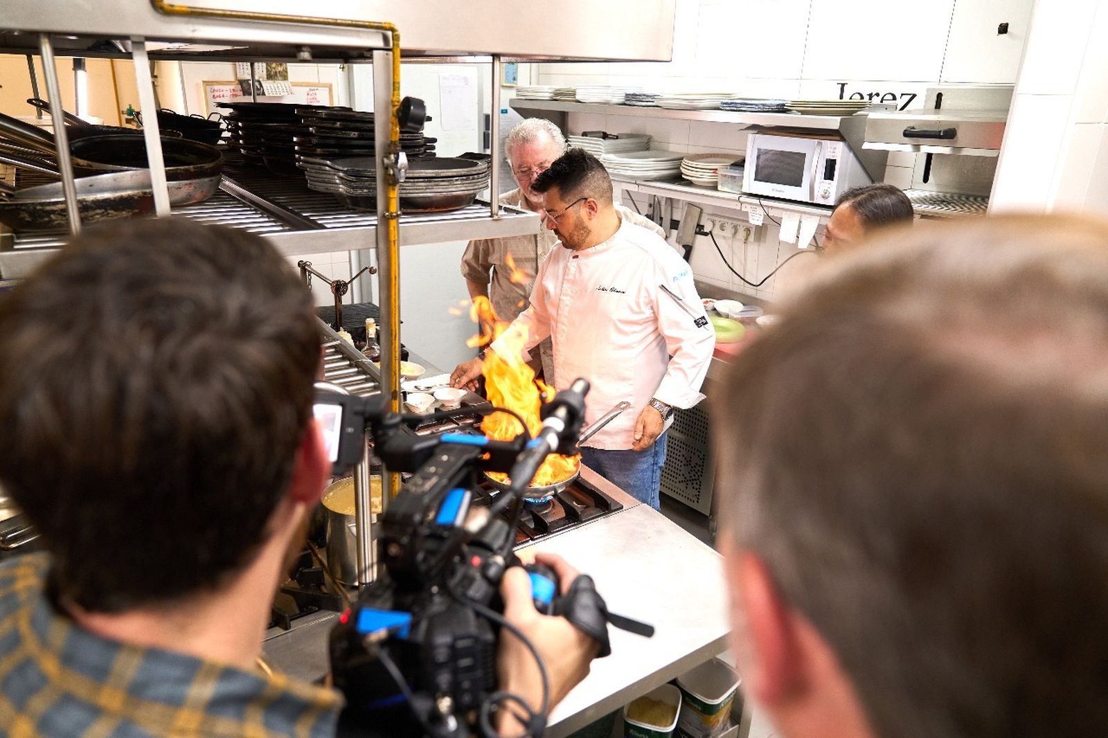 Julián Olivares, chef del restaurante A Mar, durante el rodaje.