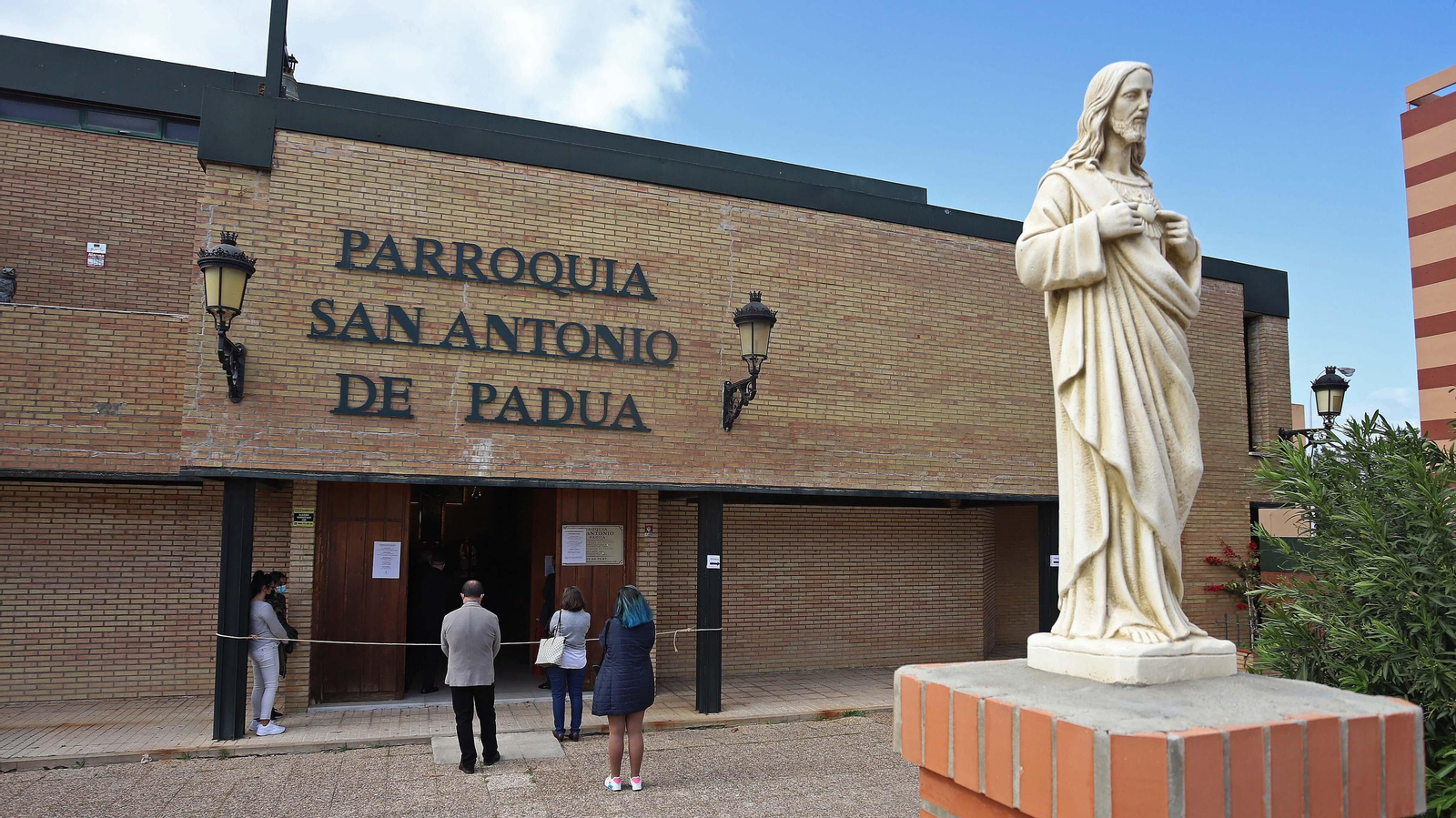 Fotos del Viernes Santo en Algeciras: Mortaja, Misericordia y Santo Entierro