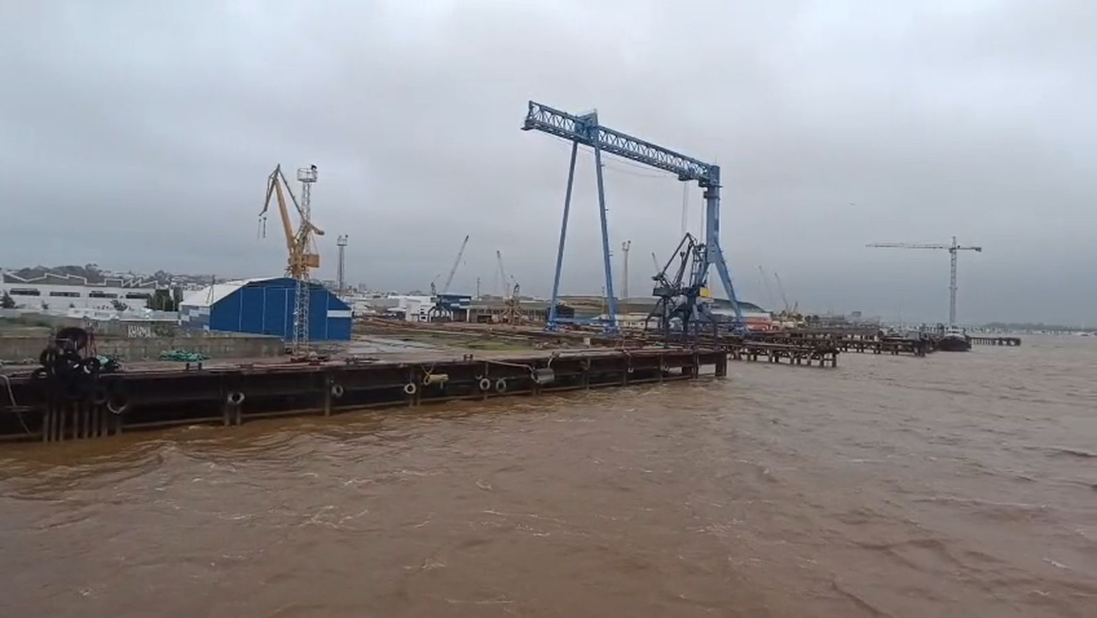 Estado del río Odiel a su paso por la capital onubense durante la borrasca Leonardo