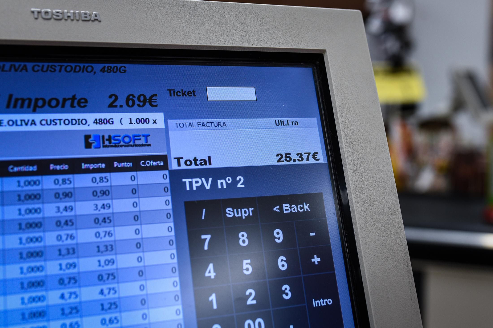 Imágenes de la compra de una familia celíaca en el supermercado